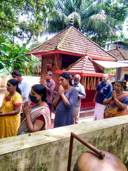 Devotees; pooja; Ambalavattam Temple; Thalassery; uasatish;